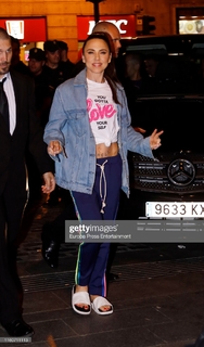 Melanie C feet photo thumbnail