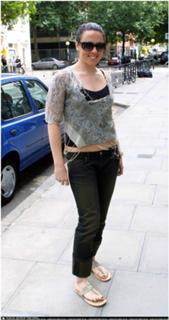 Melanie C feet photo thumbnail