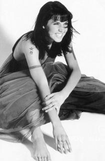 Melanie C feet photo thumbnail