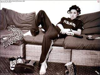 Melanie C feet photo thumbnail