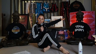Melanie C feet photo thumbnail