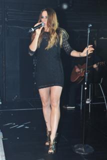 Melanie C feet photo thumbnail