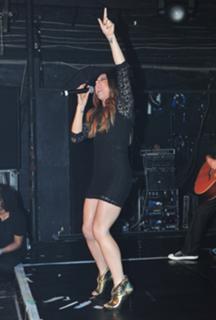 Melanie C feet photo thumbnail