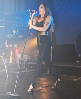 Melanie C feet photo thumbnail
