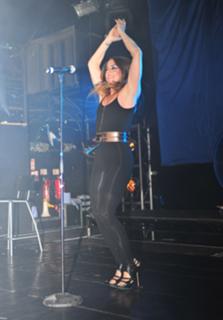 Melanie C feet photo thumbnail