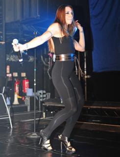Melanie C feet photo thumbnail