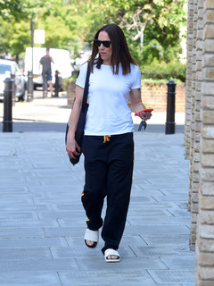 Melanie C feet photo thumbnail