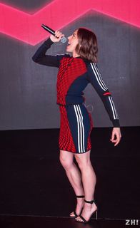 Melanie C feet photo thumbnail