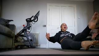 Melanie C feet photo thumbnail