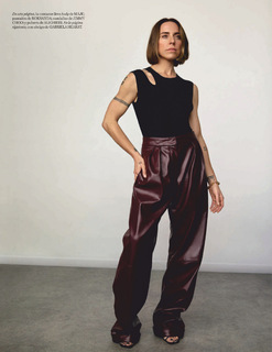 Melanie C feet photo thumbnail