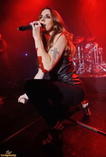 Melanie C feet photo thumbnail