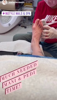 Melanie C feet photo thumbnail