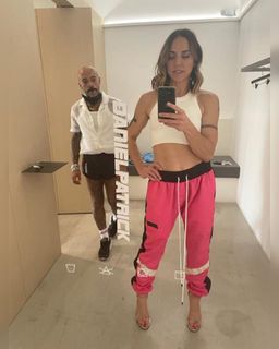 Melanie C feet photo thumbnail