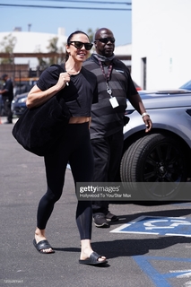 Melanie C feet photo thumbnail