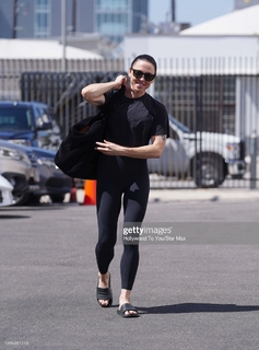Melanie C feet photo thumbnail