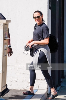 Melanie C feet photo thumbnail