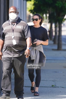 Melanie C feet photo thumbnail