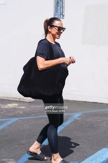Melanie C feet photo thumbnail