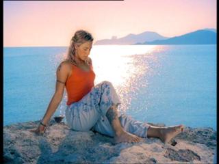 Melanie C feet photo thumbnail
