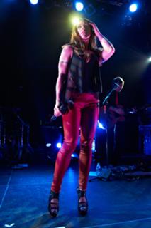 Melanie C feet photo thumbnail
