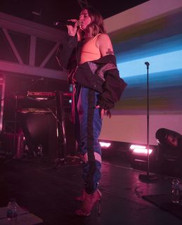 Melanie C feet photo thumbnail