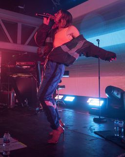Melanie C feet photo thumbnail