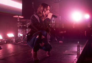 Melanie C feet photo thumbnail