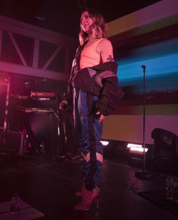 Melanie C feet photo thumbnail