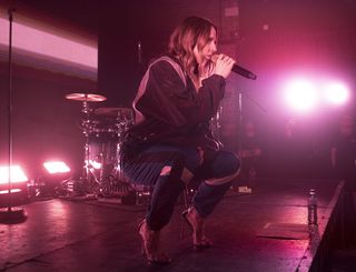Melanie C feet photo thumbnail