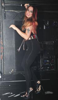 Melanie C feet photo thumbnail