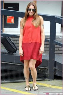 Melanie C feet photo thumbnail