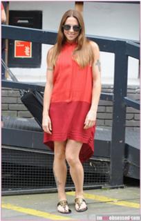 Melanie C feet photo thumbnail