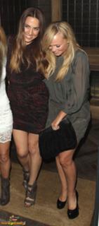 Melanie C feet photo thumbnail