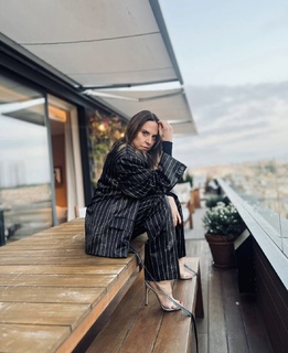 Melanie C feet photo thumbnail