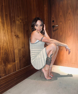 Melanie C feet photo thumbnail