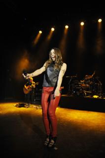 Melanie C feet photo thumbnail