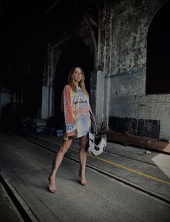 Melanie C feet photo thumbnail