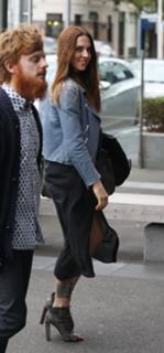 Melanie C feet photo thumbnail