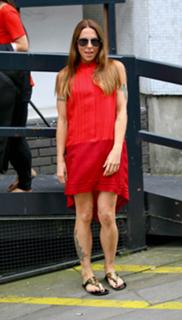 Melanie C feet photo thumbnail