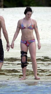 Melanie C feet photo thumbnail
