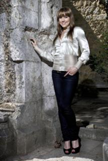 Melanie C feet photo thumbnail