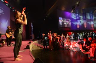 Melanie C feet photo thumbnail