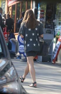 Melanie C feet photo thumbnail