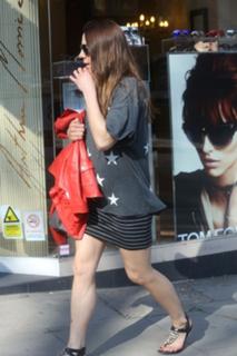 Melanie C feet photo thumbnail