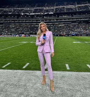 Melanie Collins feet photo 1