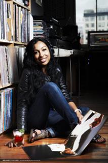 Melanie Fiona feet photo 1