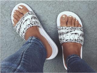 Melanie Fiona feet photo 20