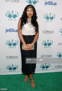 Melanie Fiona feet photo 1