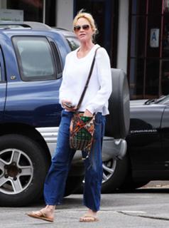 Melanie Griffith feet photo thumbnail