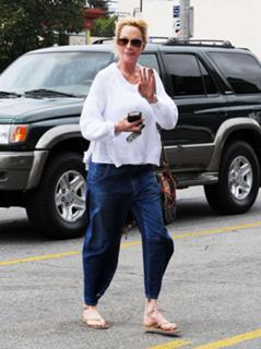 Melanie Griffith feet photo thumbnail